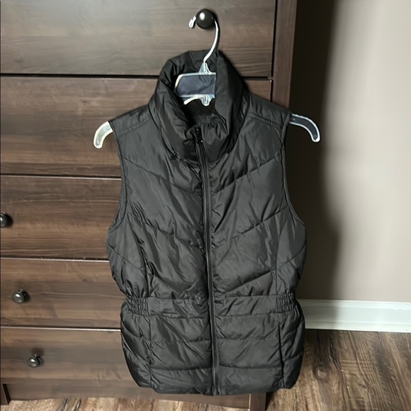 Banana Republic Jackets & Blazers - Banana Republic Black Quilted Puffer Vest, comes with no hood!